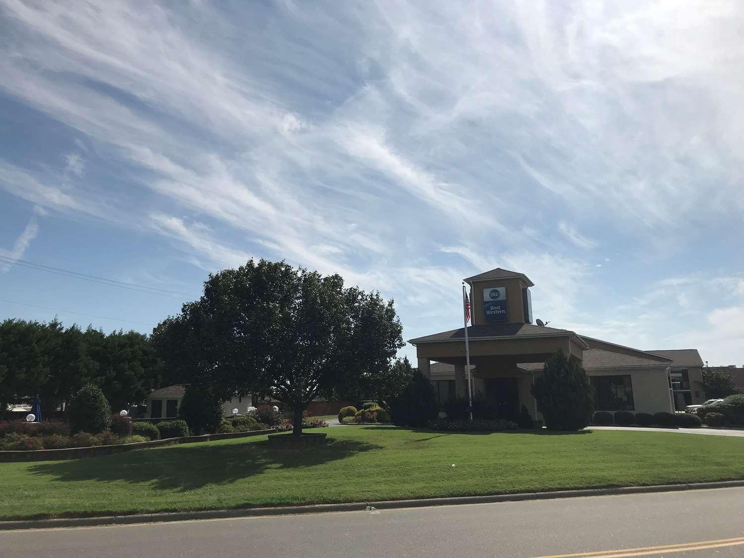 Best Western Inn & Suites Monroe Esterno foto