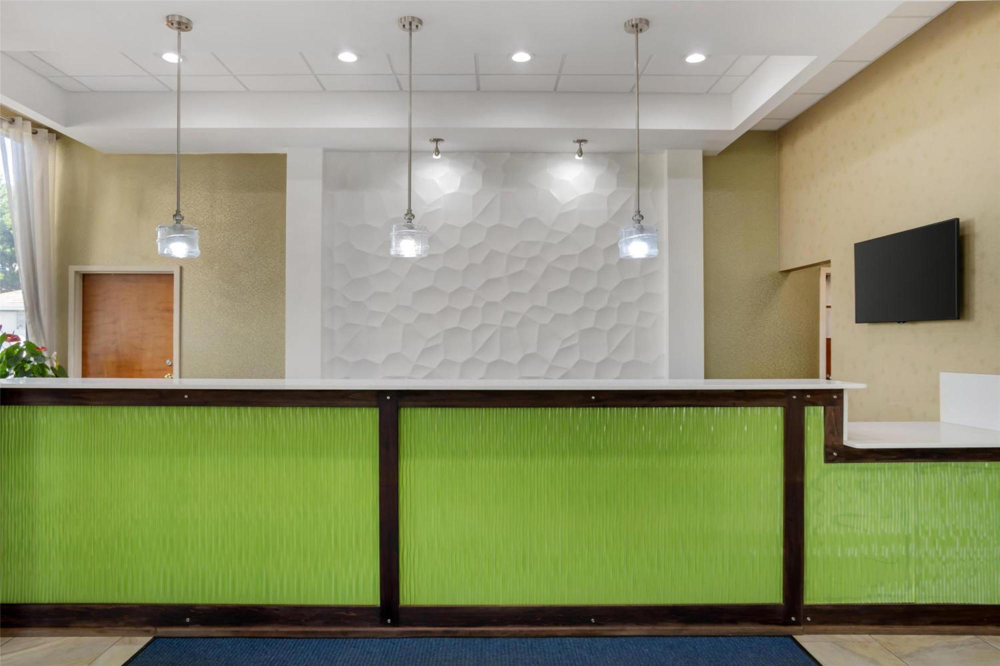 Best Western Inn & Suites Monroe Esterno foto